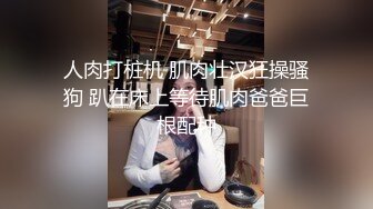 性幻想邻居巨乳媳妇好久了 终于找到机会百叶窗偸拍她用水舀子洗澡脱光之后一对奶子果然巨大手感一定不错好想抓一抓