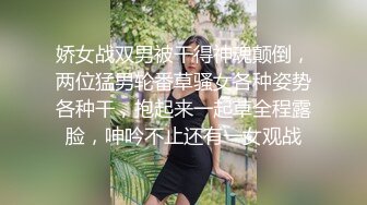 娇女战双男被干得神魂颠倒，两位猛男轮番草骚女各种姿势各种干，抱起来一起草全程露脸，呻吟不止还有一女观战